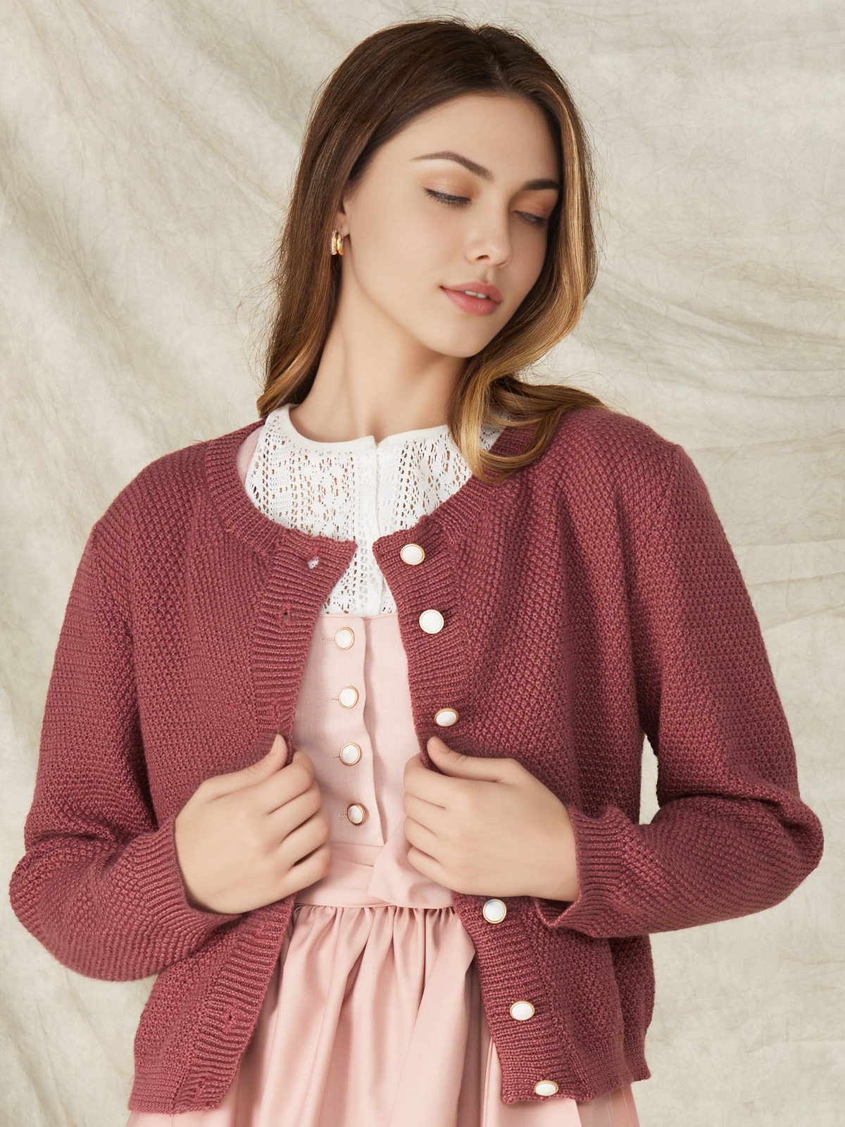 Dirndl in Lila – Eleganz und Tradition
