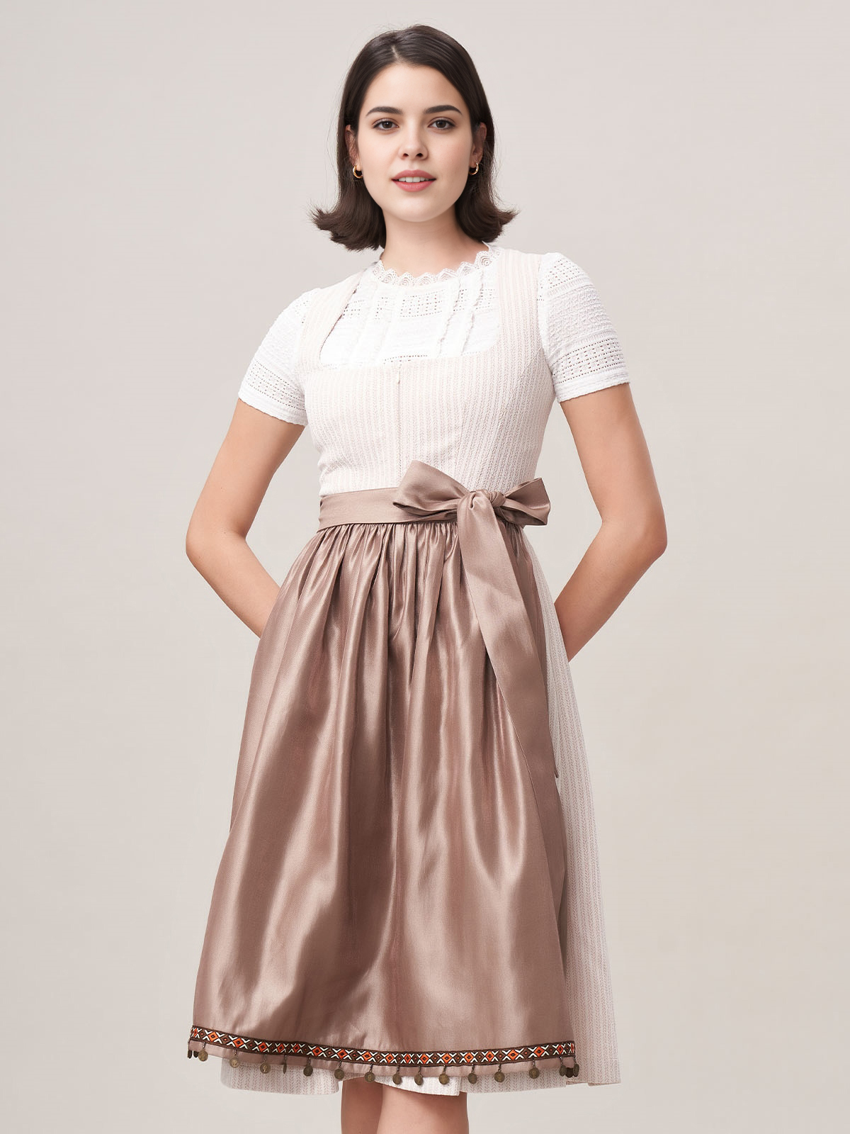 Dirndl Beige Samt – Eleganz pur