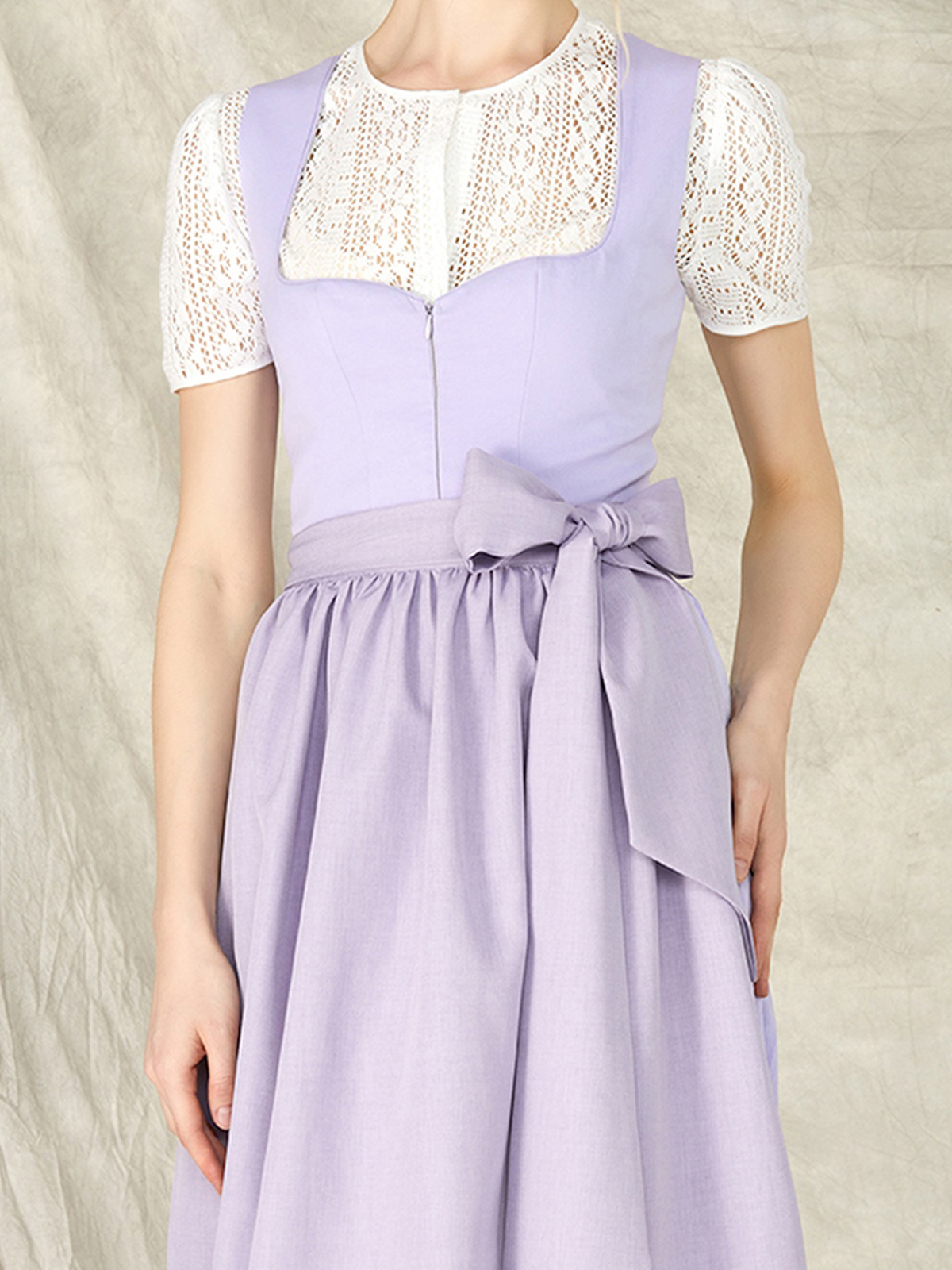 Dirndl mit Herzausschnitt in Lila