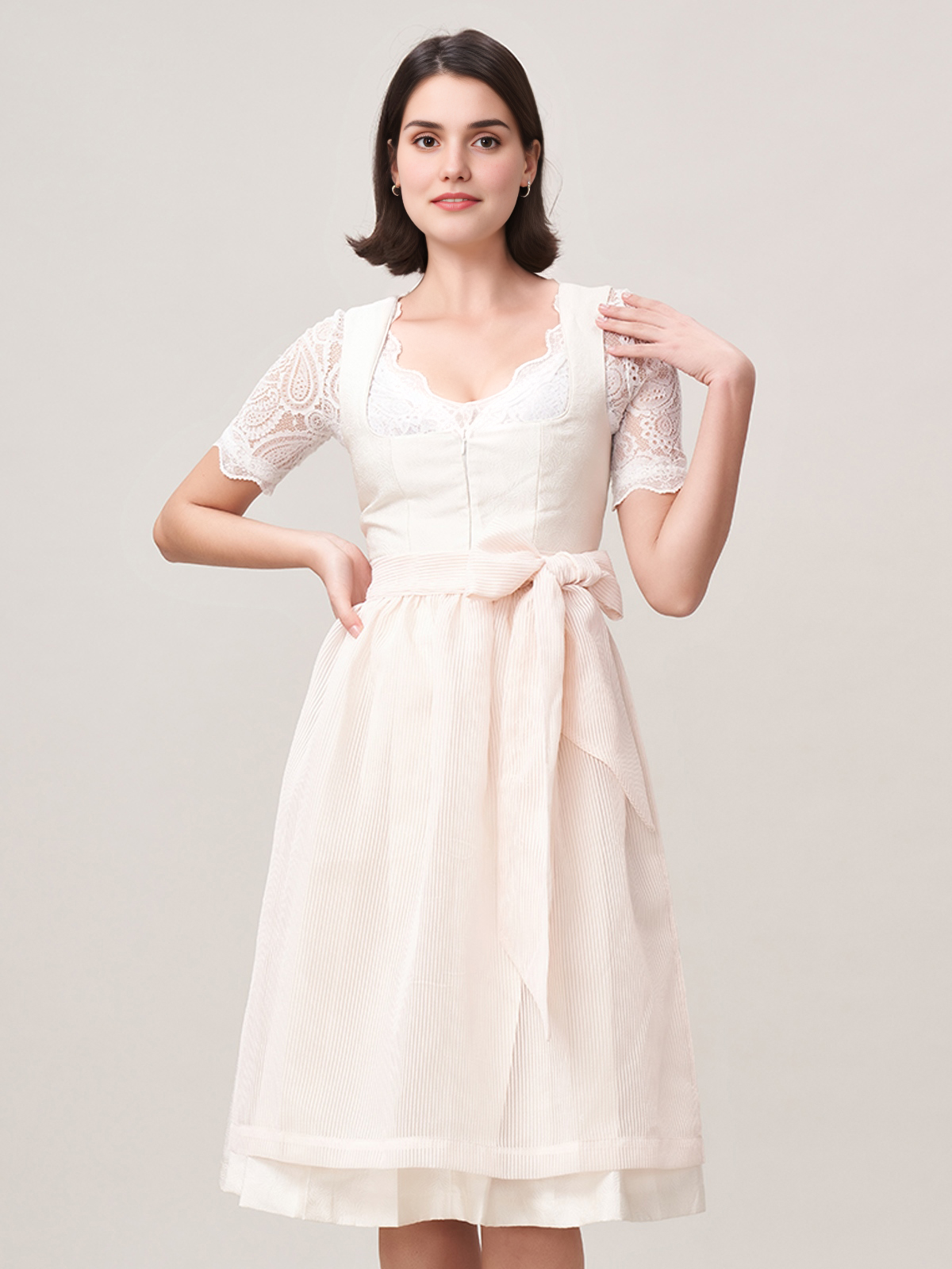 Dirndl in Rosa Grau – Eleganz und Tradition vereint