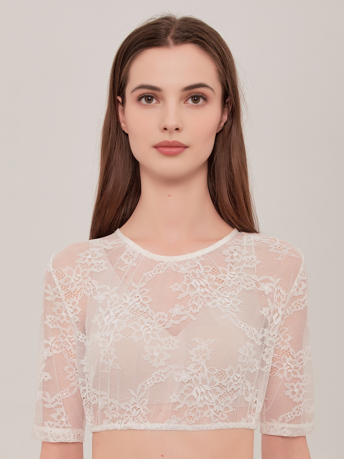 Modernes hellblaues Dirndl mit eleganter Bluse