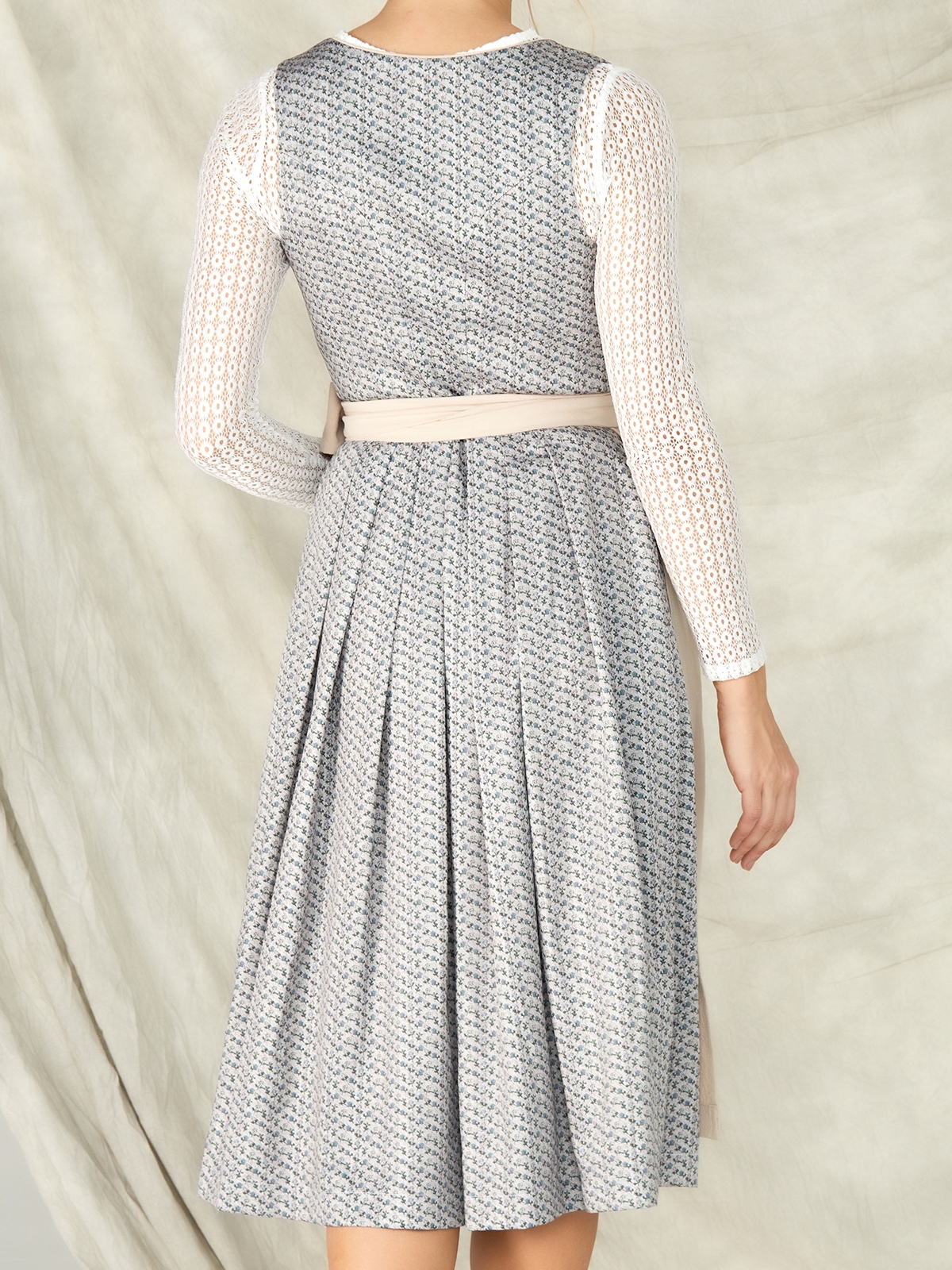 Dirndl Marineblau – Eleganz und Tradition