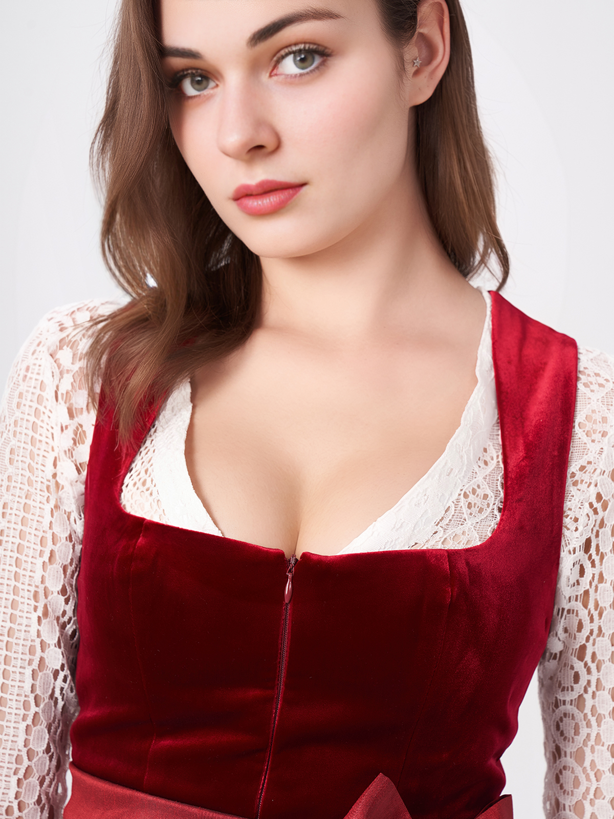 Weinrote Dirndlbluse – stilvoll und elegant