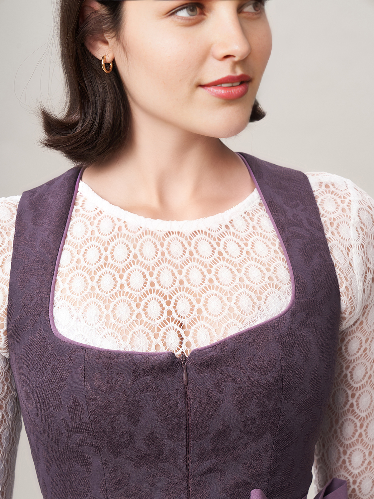 Dirndl Samt Schwarz in eleganter Ausführung