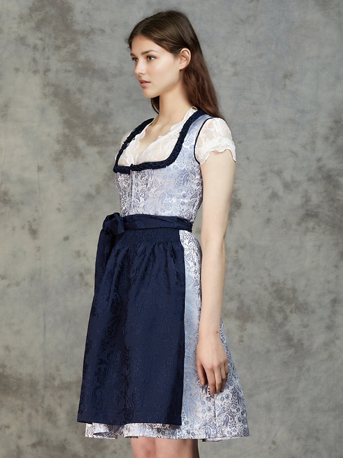 Dirndl Salbeigrün in eleganter Ausführung