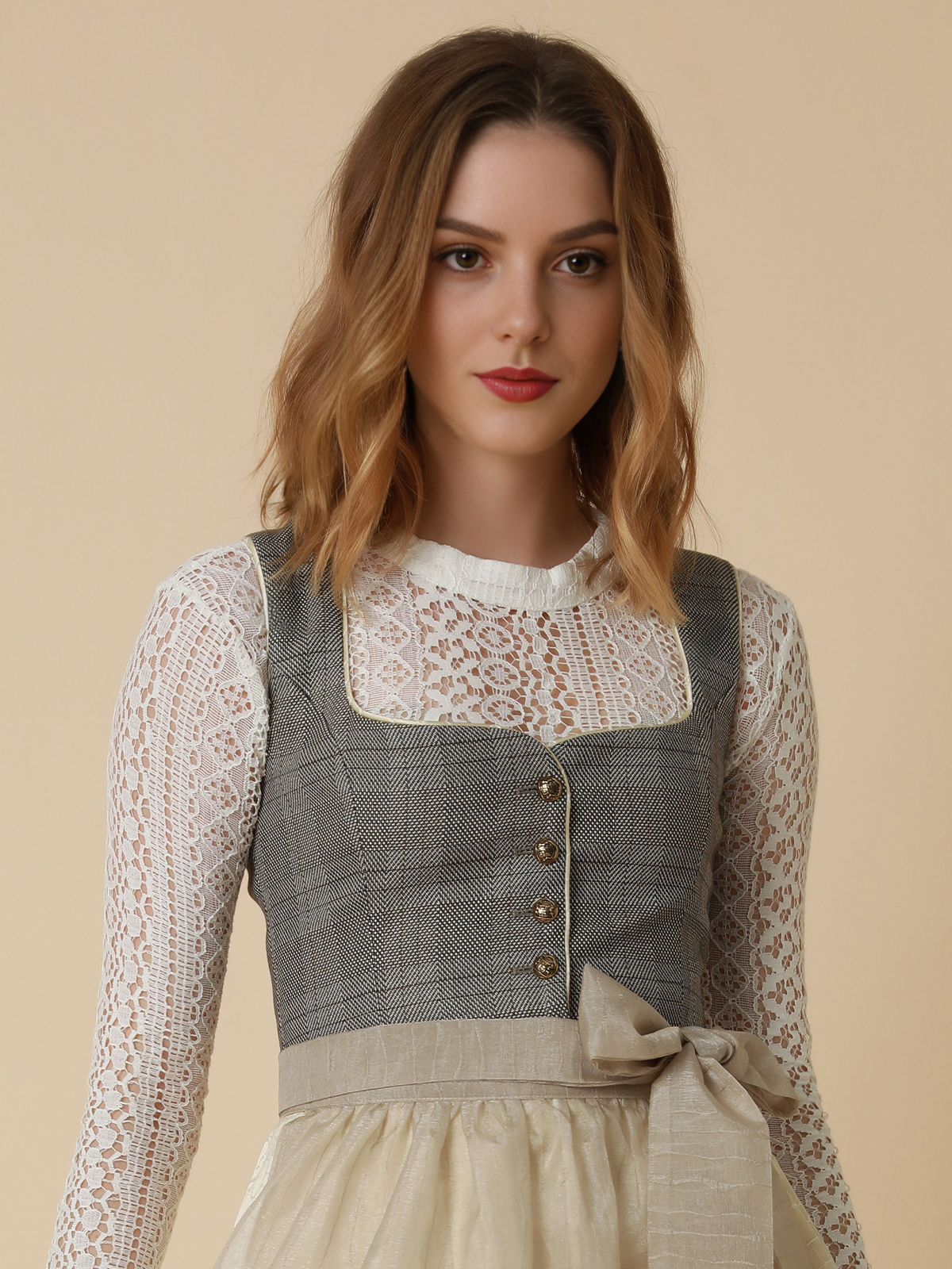 Modernes Dirndl in Grau