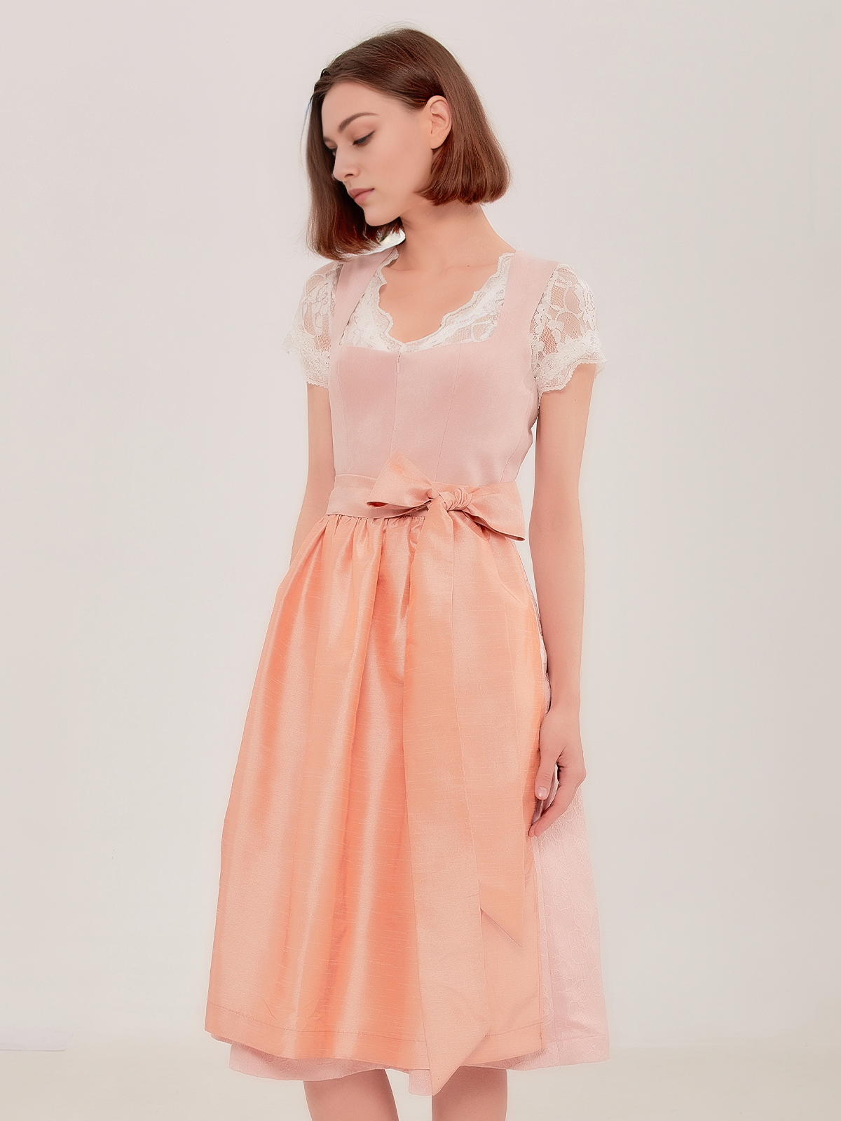 Dirndlbluse in zartem Grün