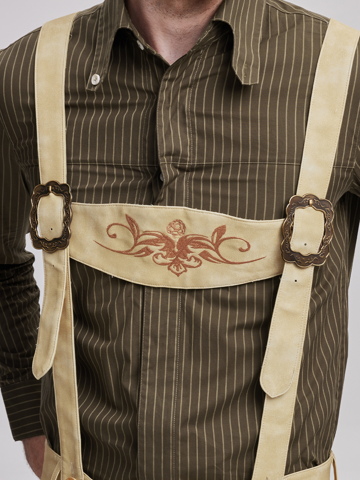 Dirndl mit gelber Lederhose