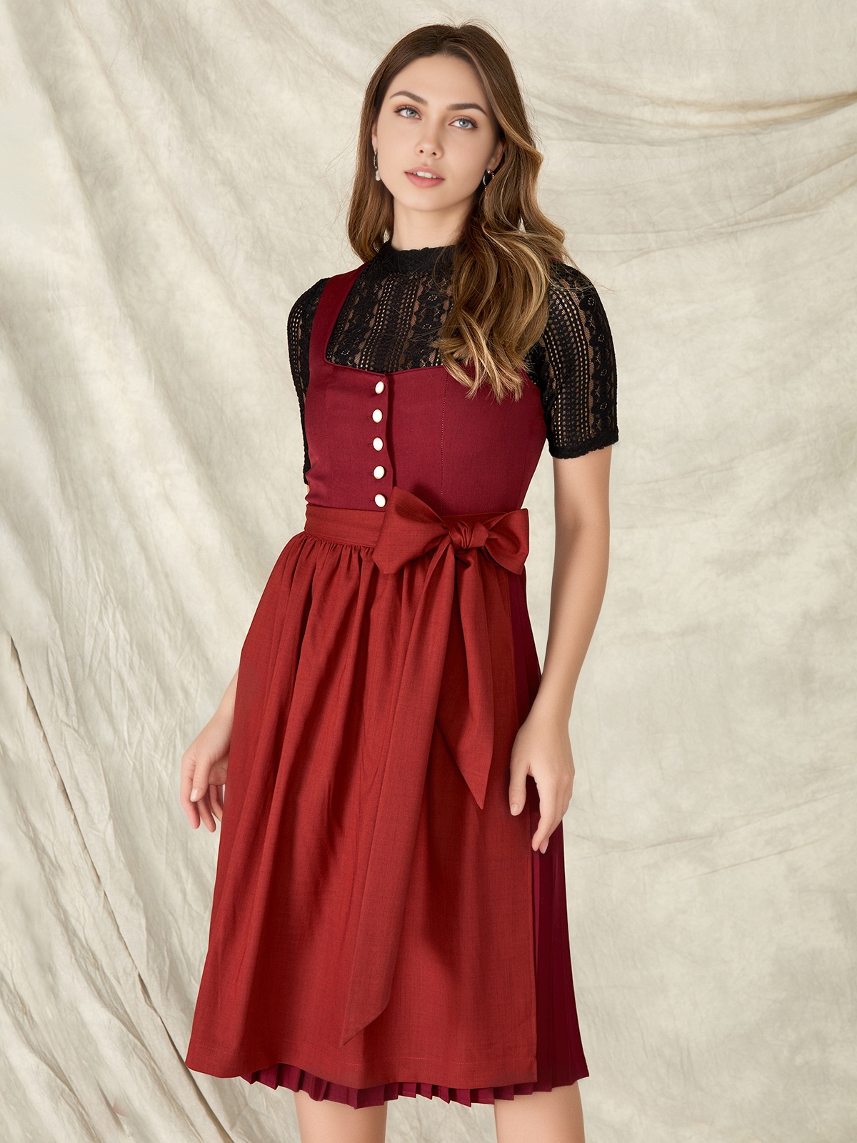 Moderne Dirndl-Kleider in Rot