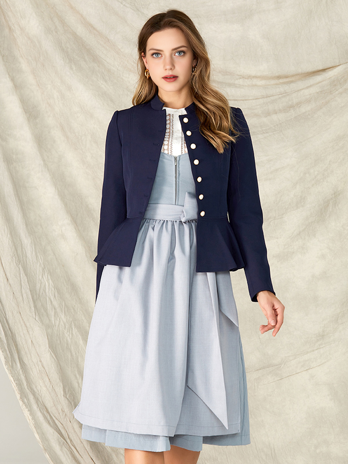 Dirndl Braun in verschiedenen Stilen