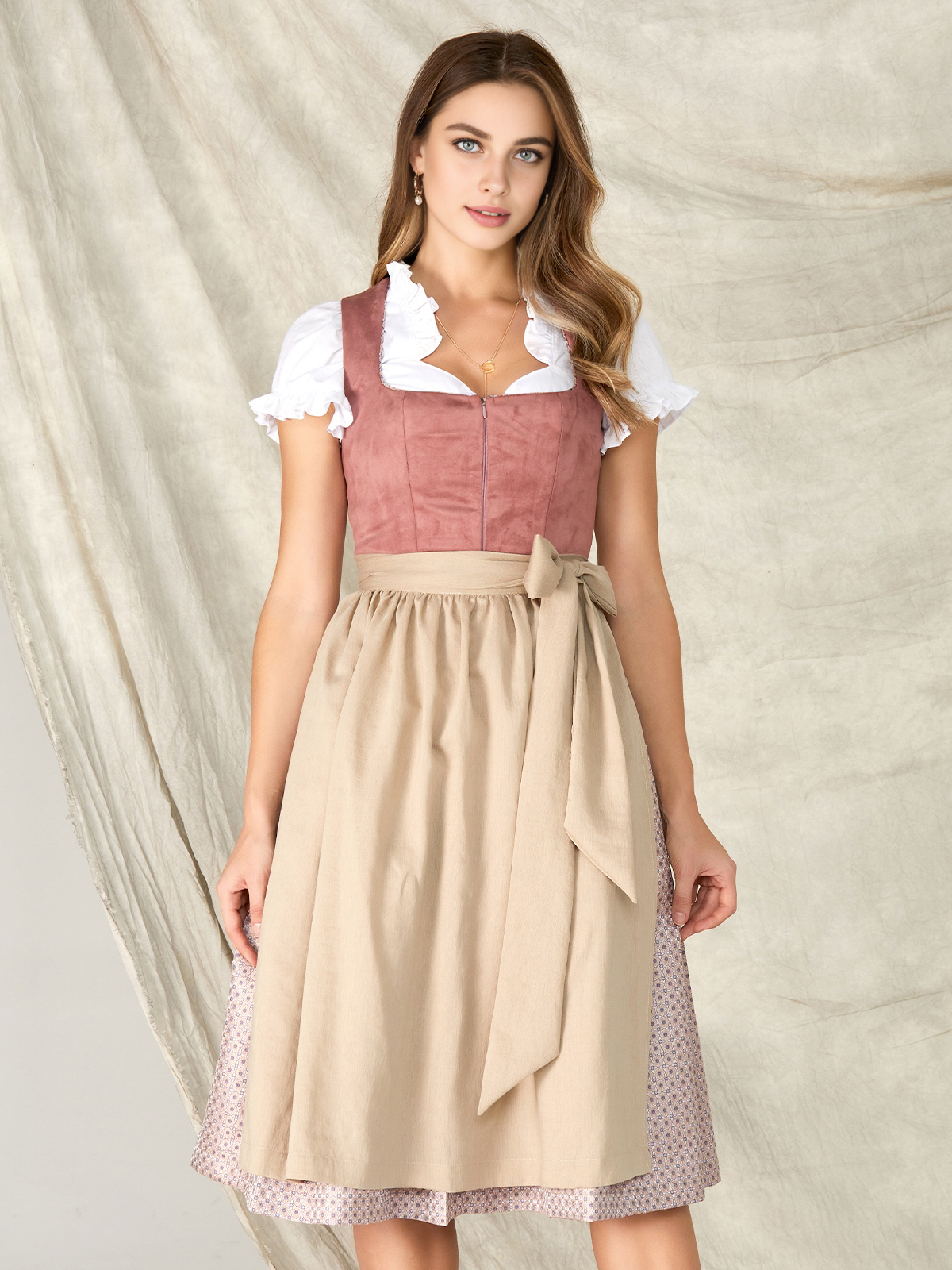 Modernes Dirndl in Rosa mit femininem Schnitt