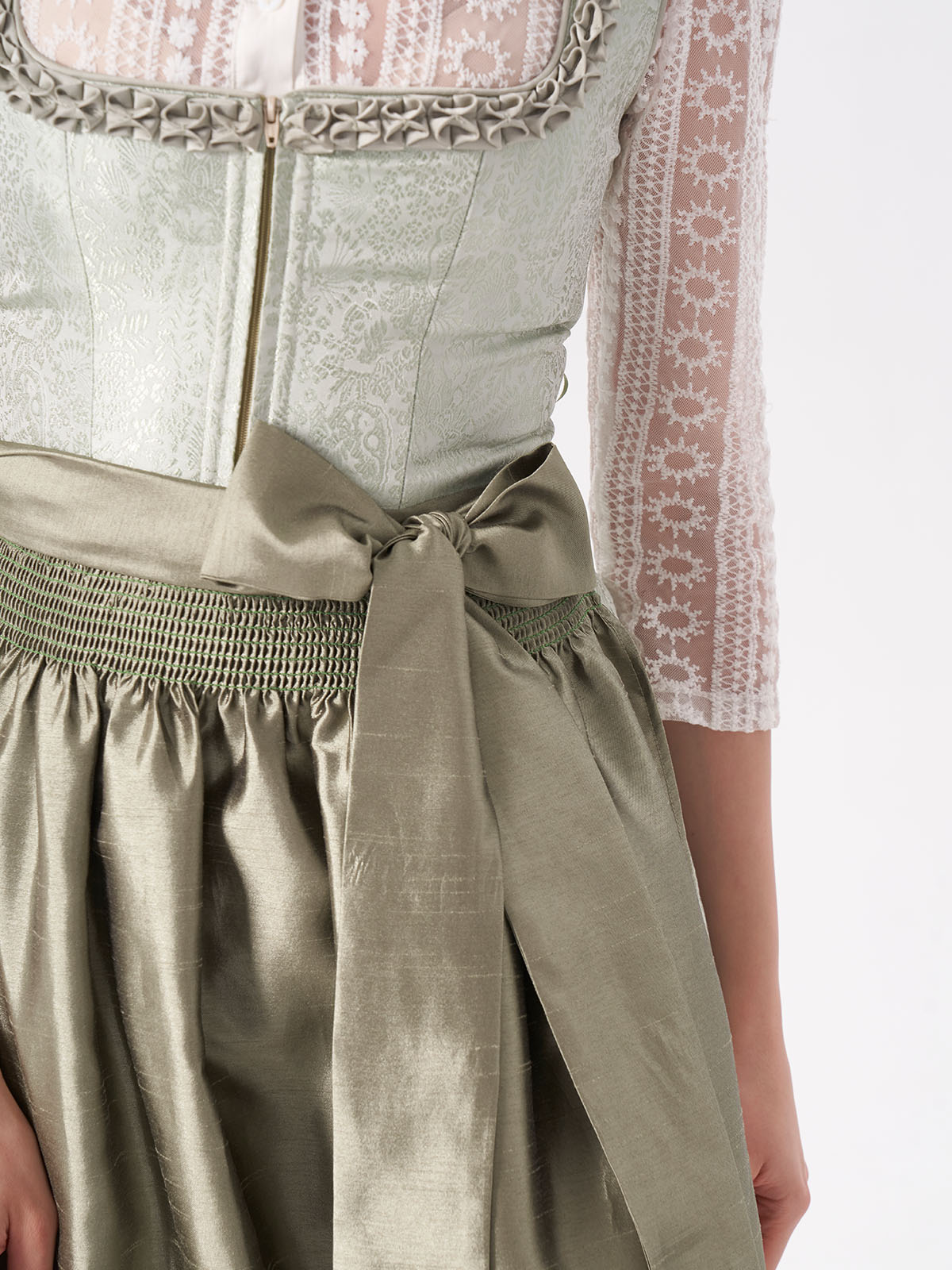 Modernes Dirndl in Grün