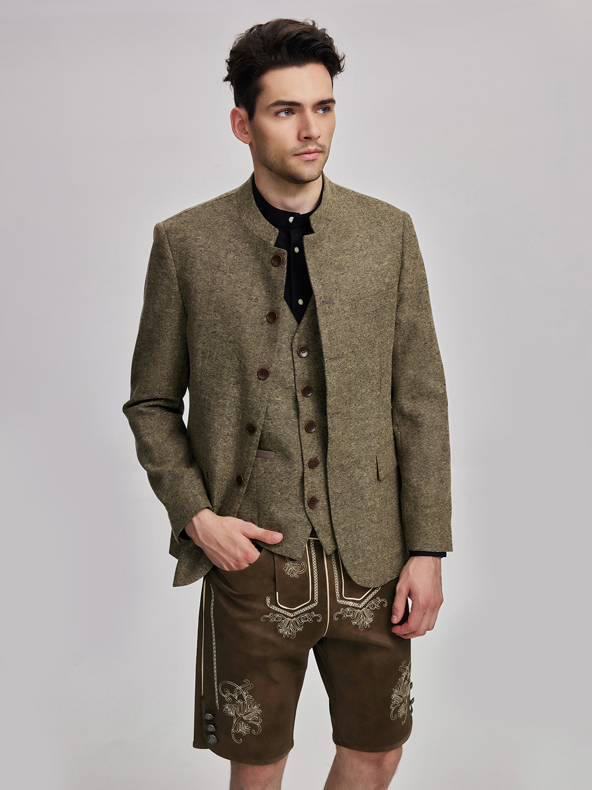 Grünes Dirndl mit gelber Schürze – perfekt für den Sommer