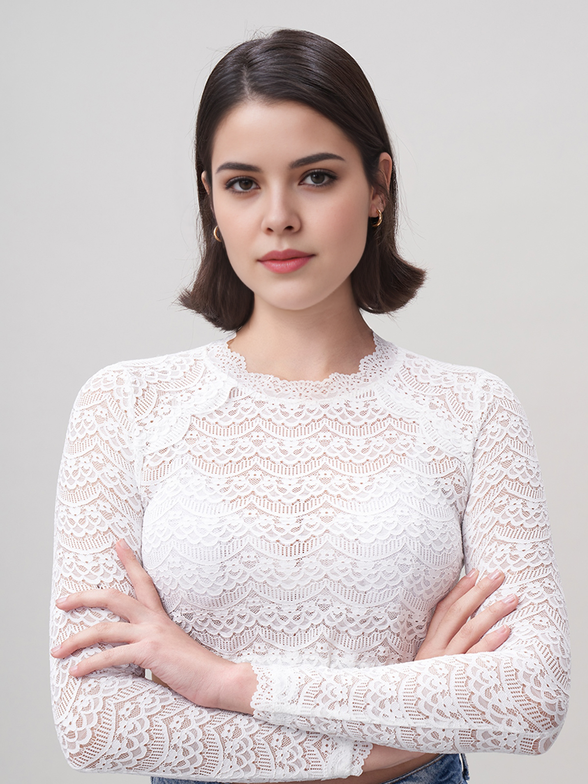 Elegantes weißes Ehreer Dirndl mit Spitzenbluse