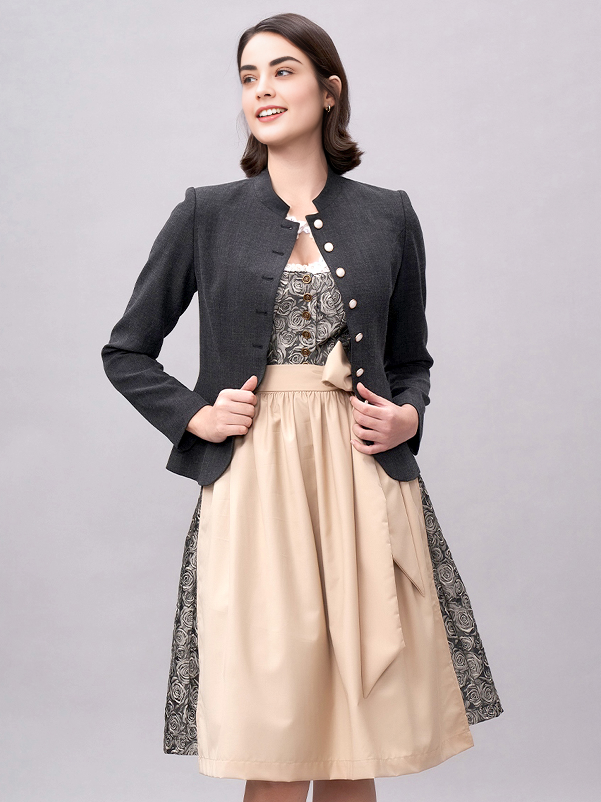 Modernes braun Dirndl mit schmaler Silhouette