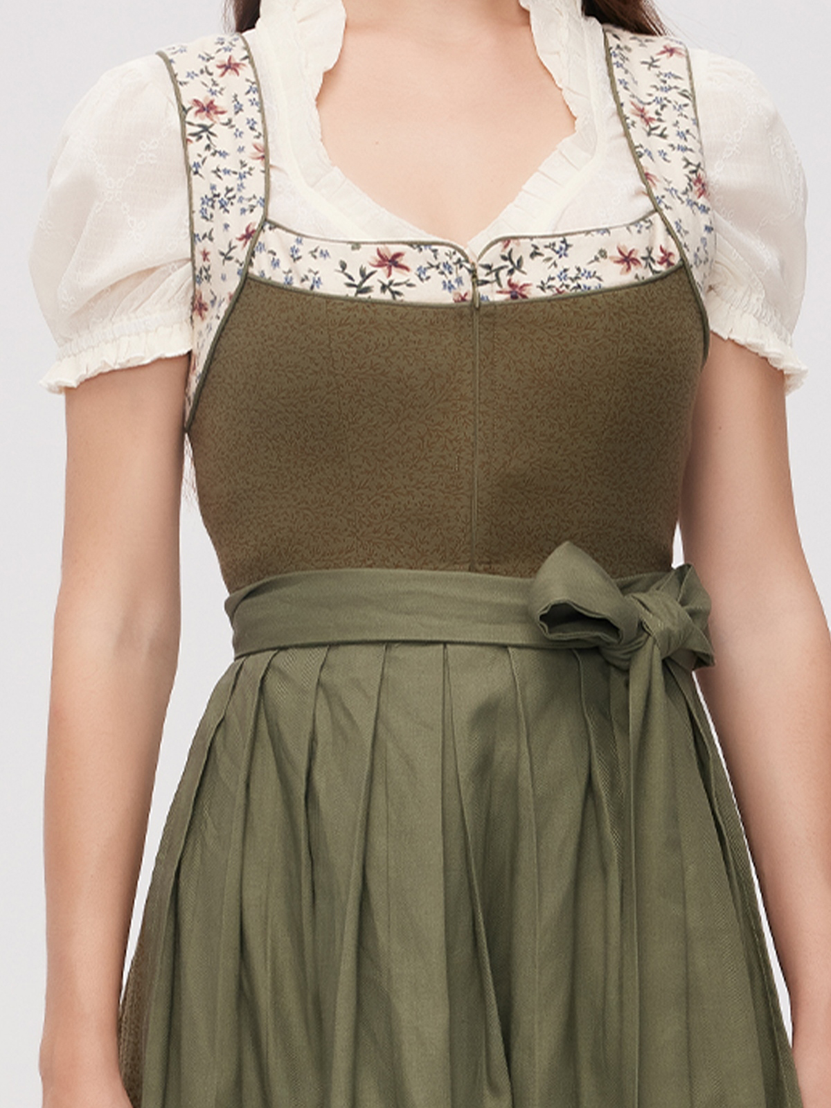 Dirndl Grüb in eleganter Ausführung