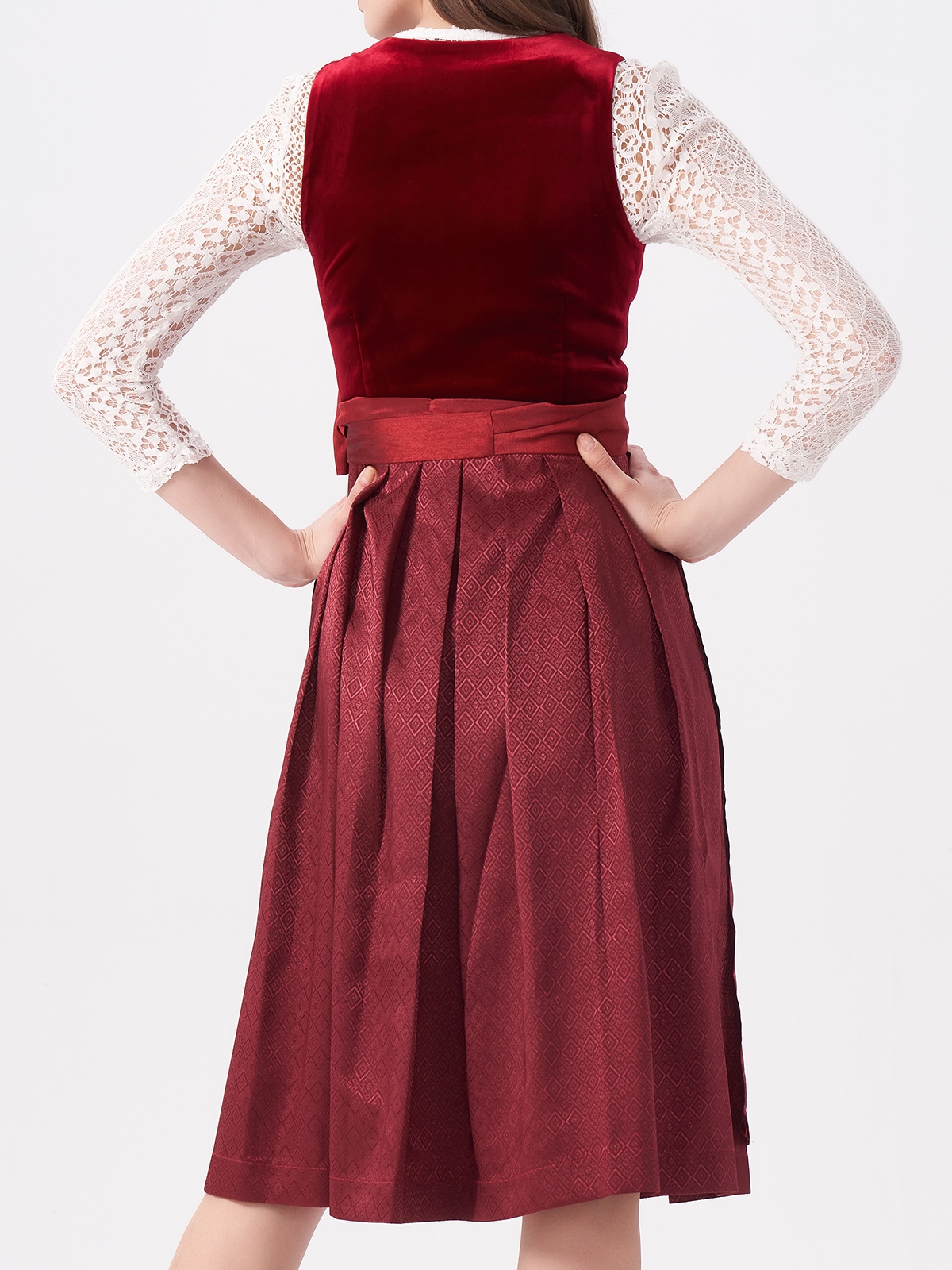 Traditionelles rotes Dirndl mit modernem Schnitt