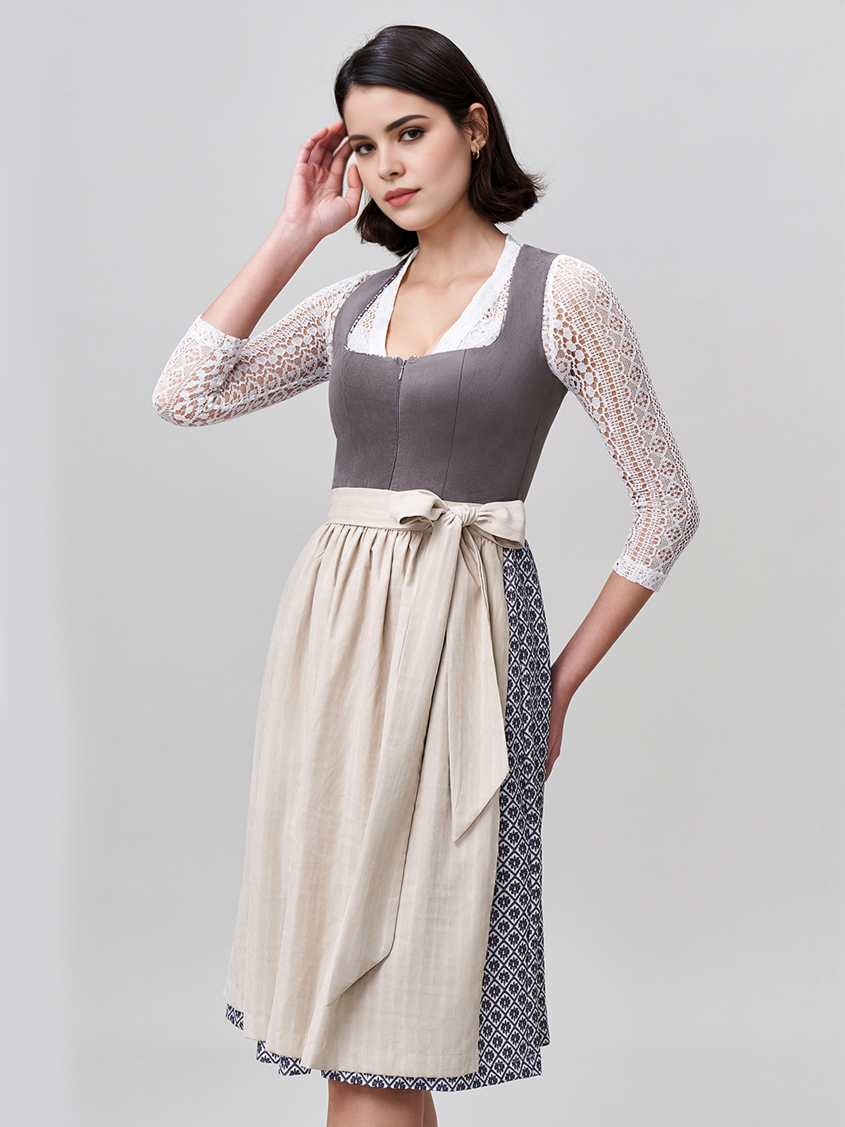 Elegantes graues Dirndl mit hochwertiger Verarbeitung