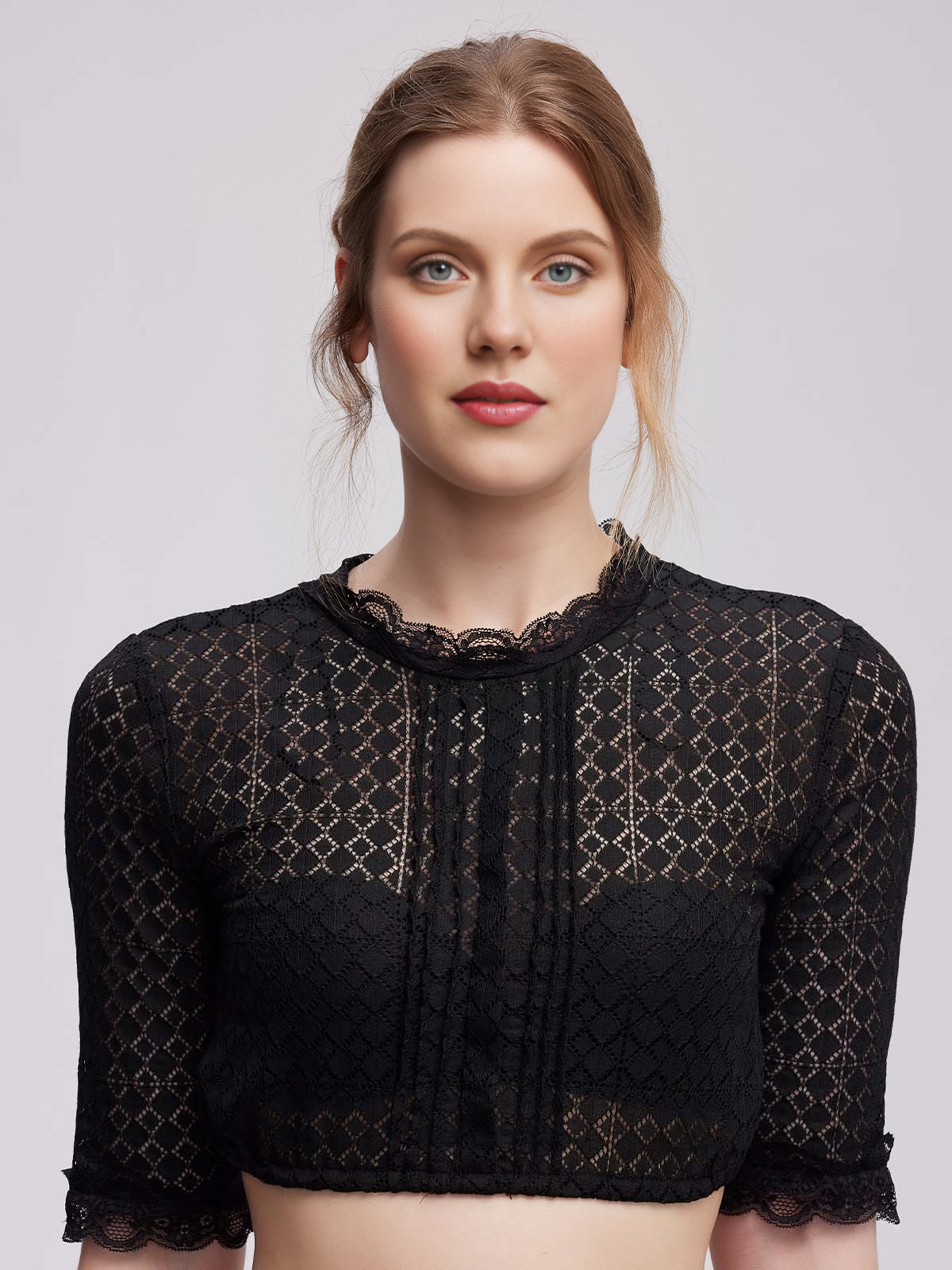 Dirndl Bluse in Schwarz – zeitlose Eleganz