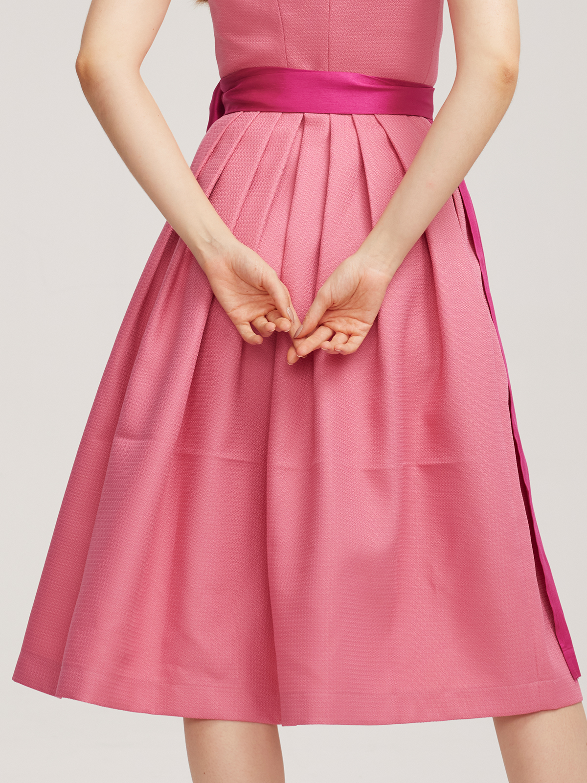 Dirndl in zartem Rosé – perfekt für Festivals und Hochzeiten