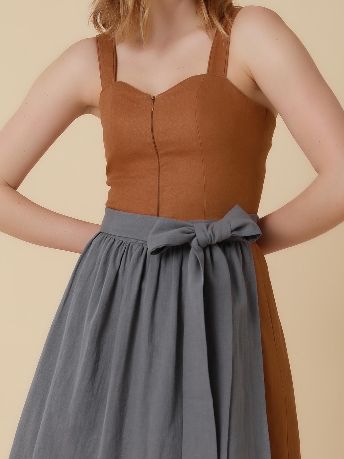 Dirndl mit elegantem Ausschnitt