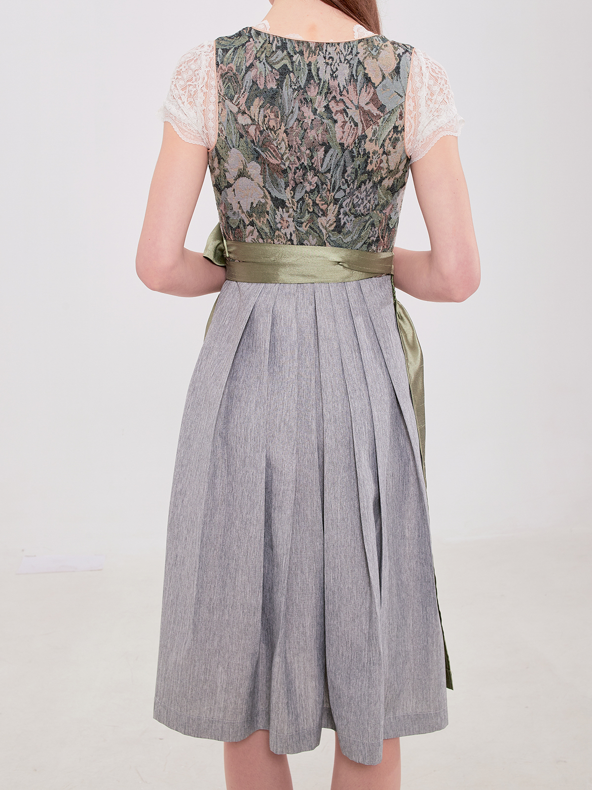 Modernes Dirndl in Grün mit Karo-Bluse