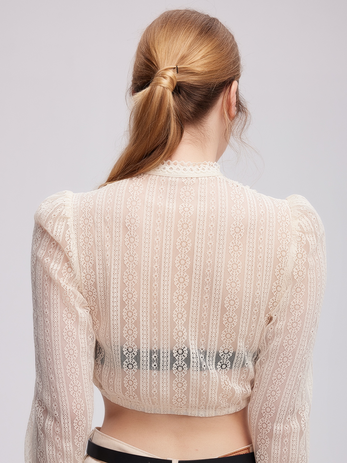 Moderne Dirndl-Bluse in Beige