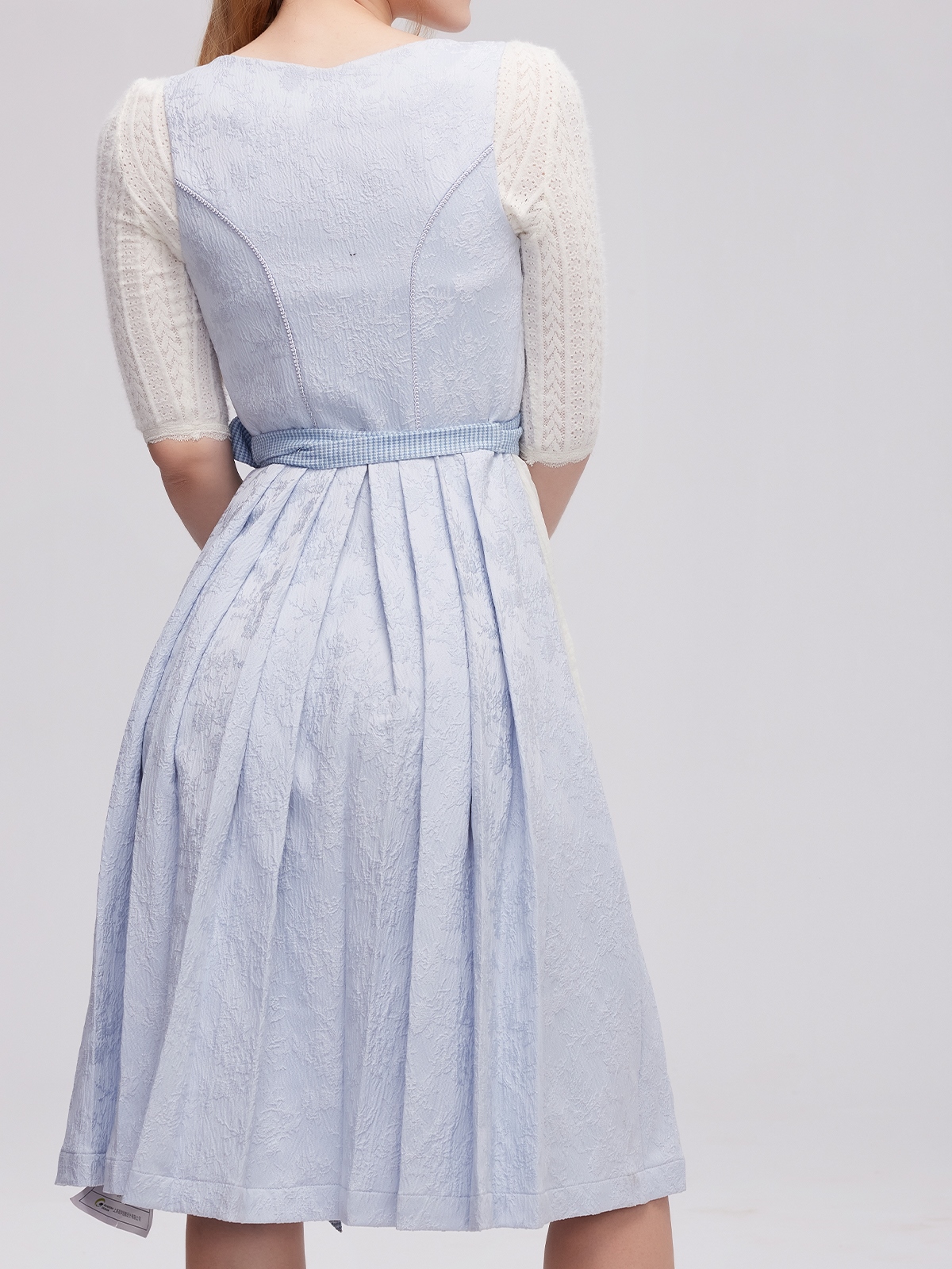 Blaue Dirndlbluse mit modernem Schnitt