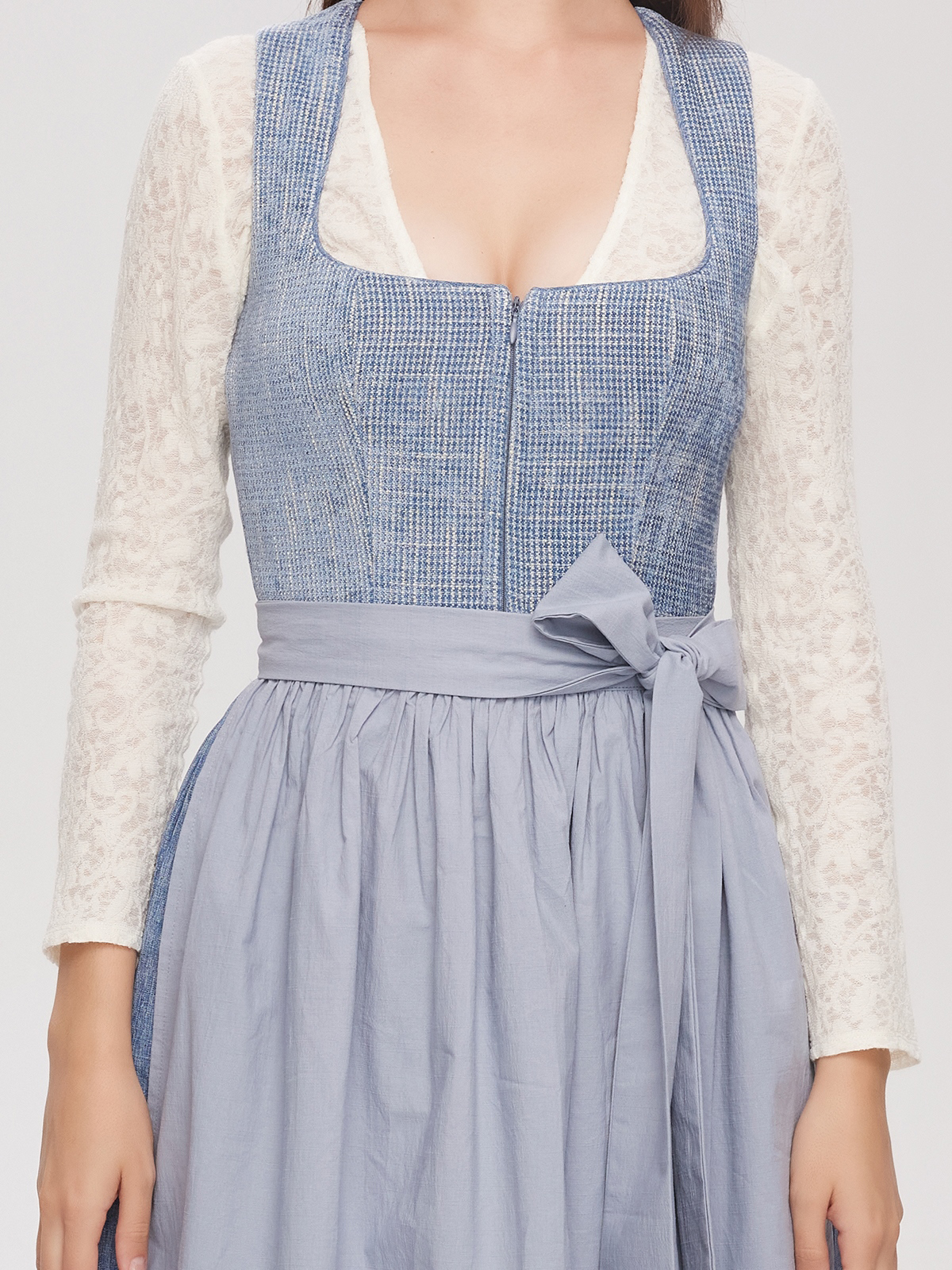 Dirndl in Hellblau – Eleganz trifft Tradition