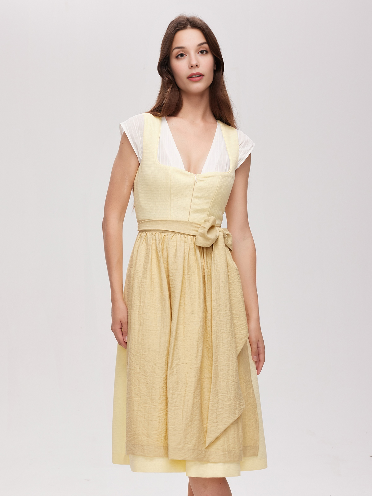 Modernes Dirndl in Gelb