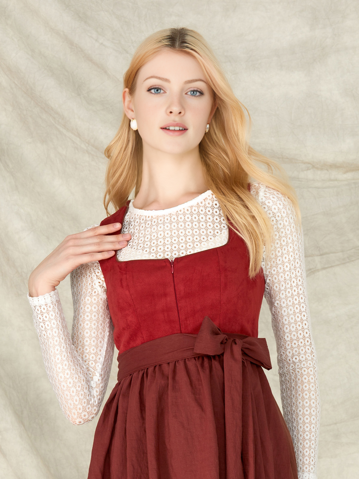 Ehreer Dirndl in Rot