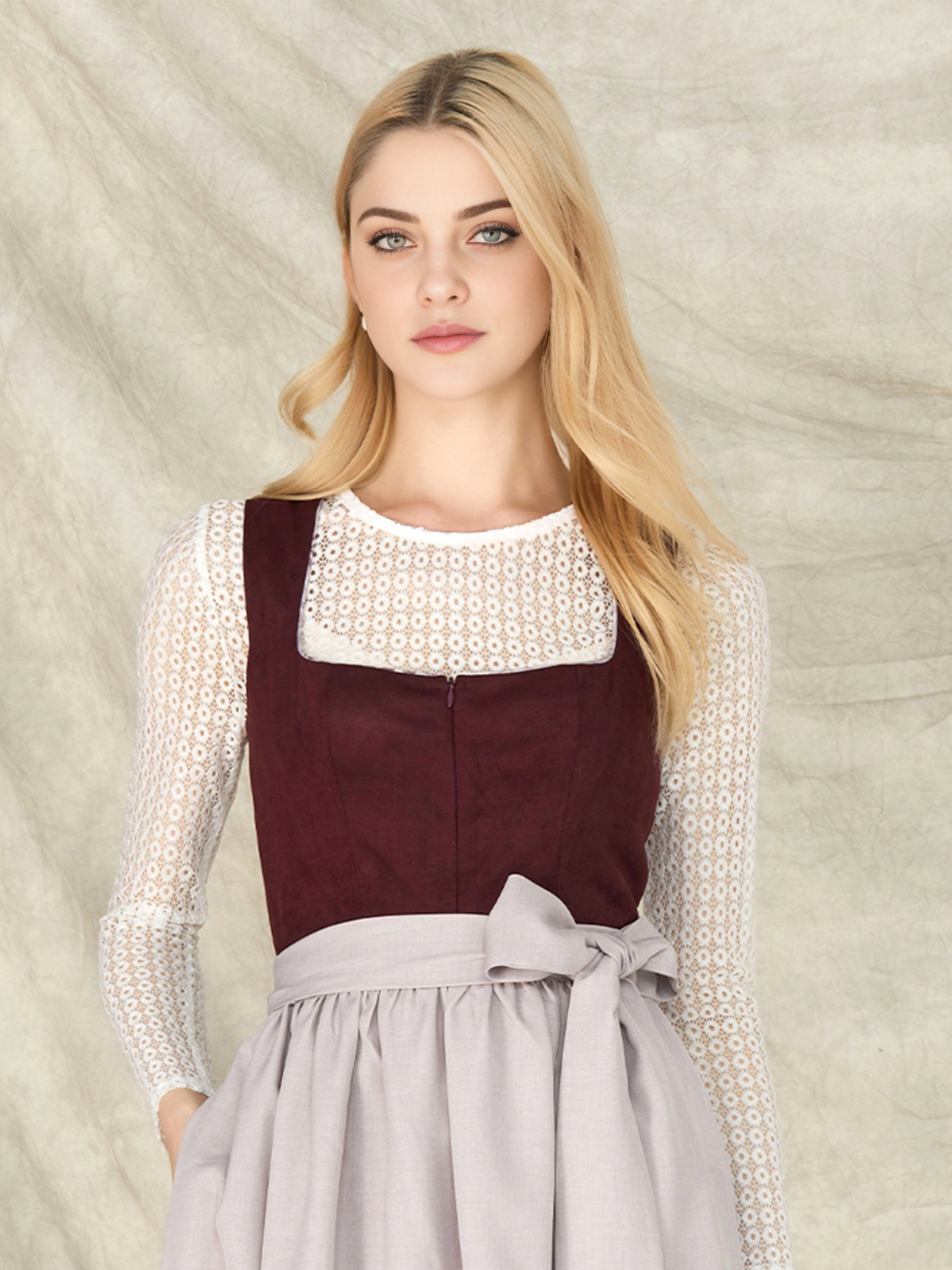 Beige Herz in Kombination mit lila Dirndl