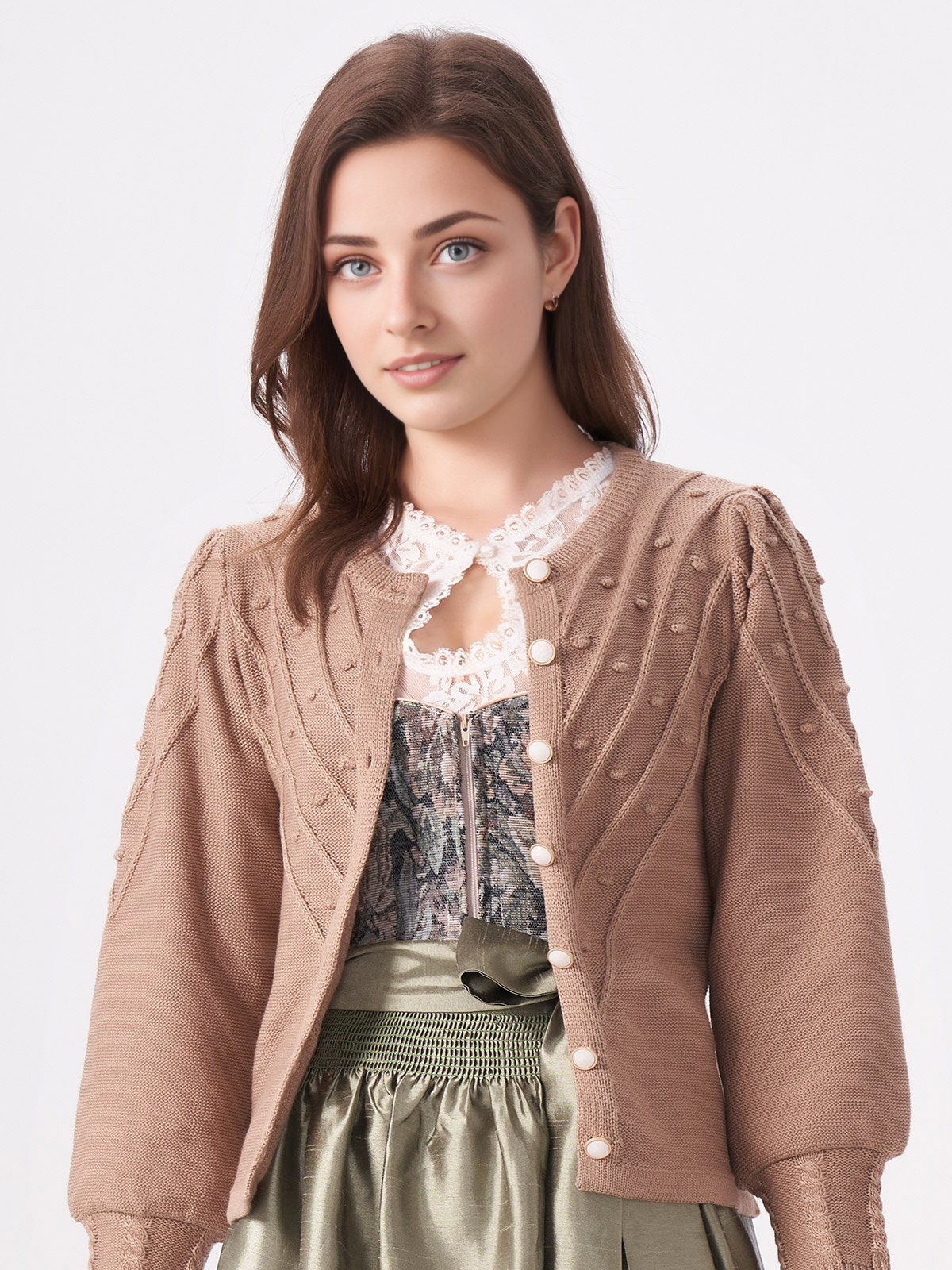 Dunkelrotes Dirndl mit herzförmigem Ausschnitt