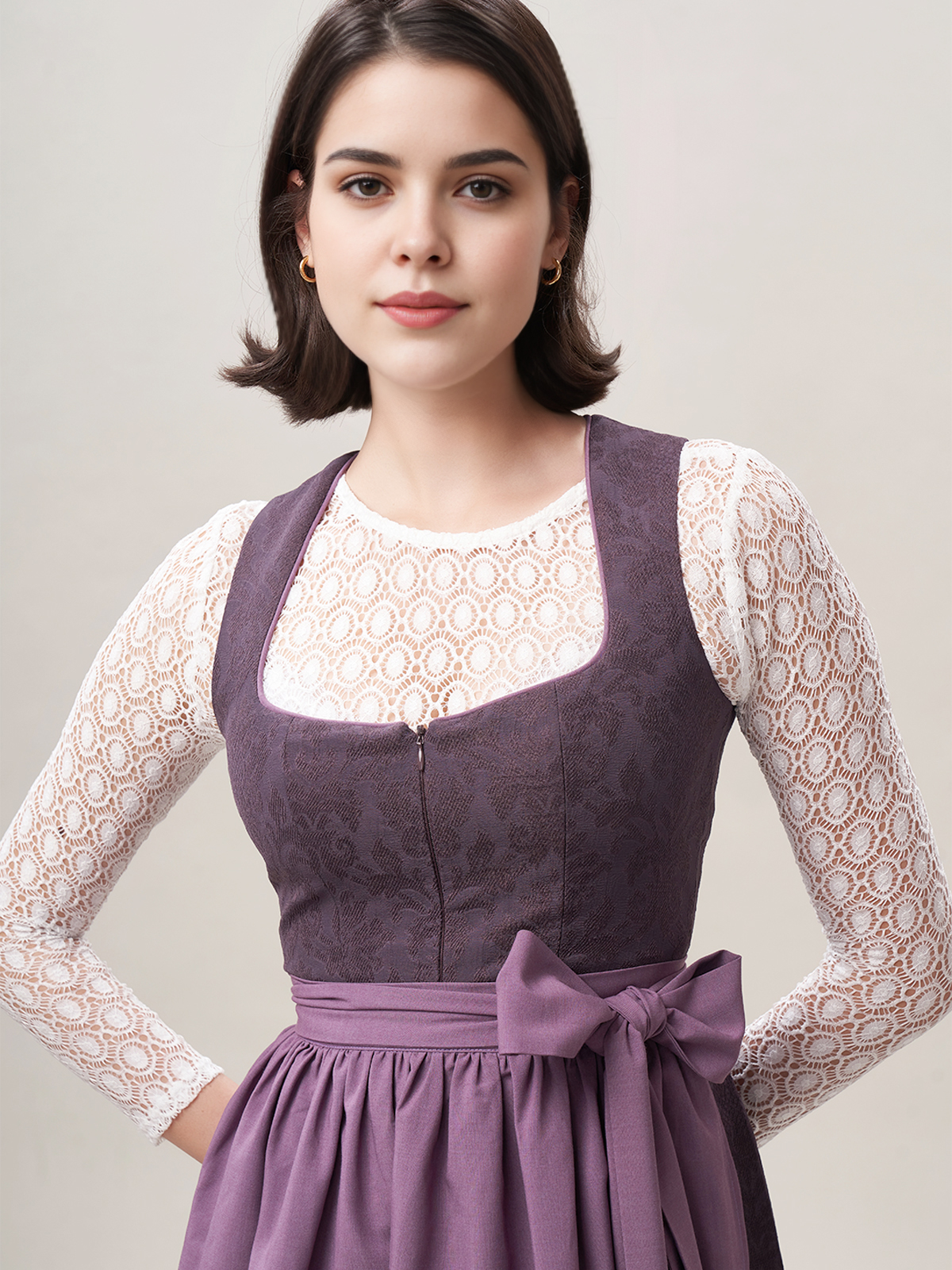 Dirndl in Grün und Rot