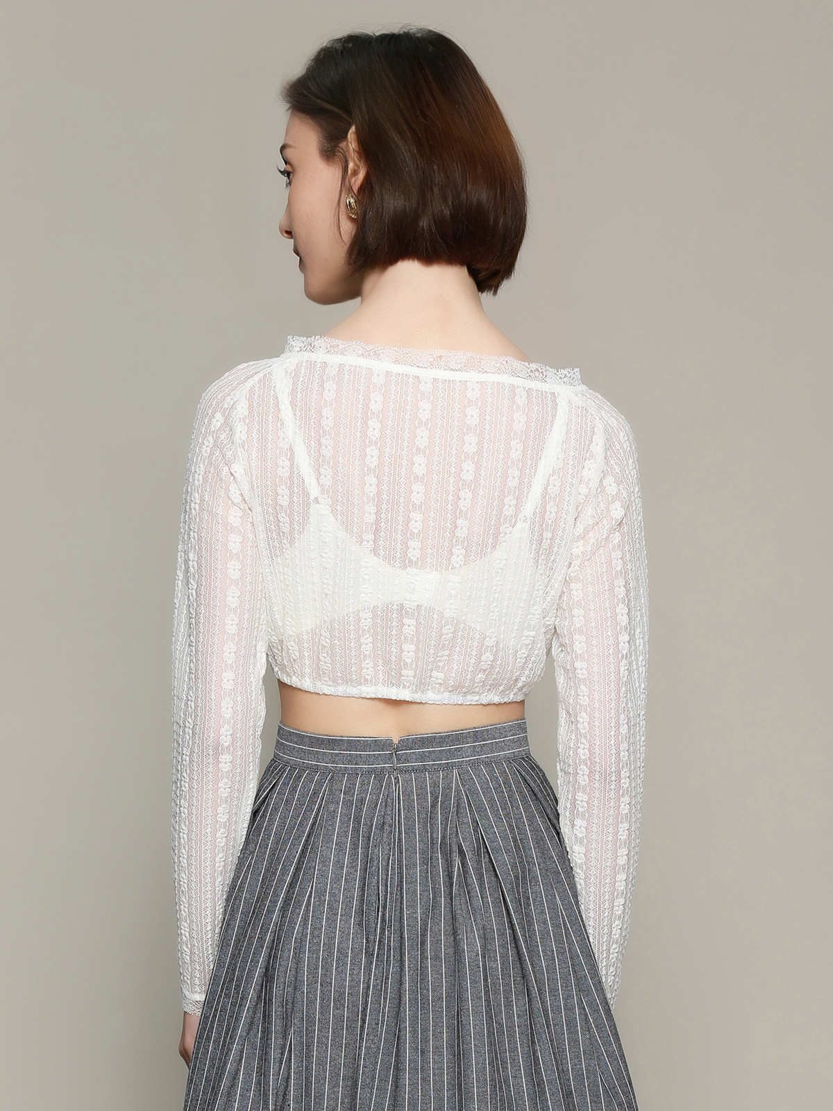 Klassisches Dirndl mit weißer Bluse